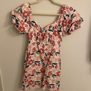 Floral puff sleeve dress!